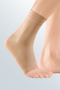 Эластичный бандаж для голеностопного сустава Medi